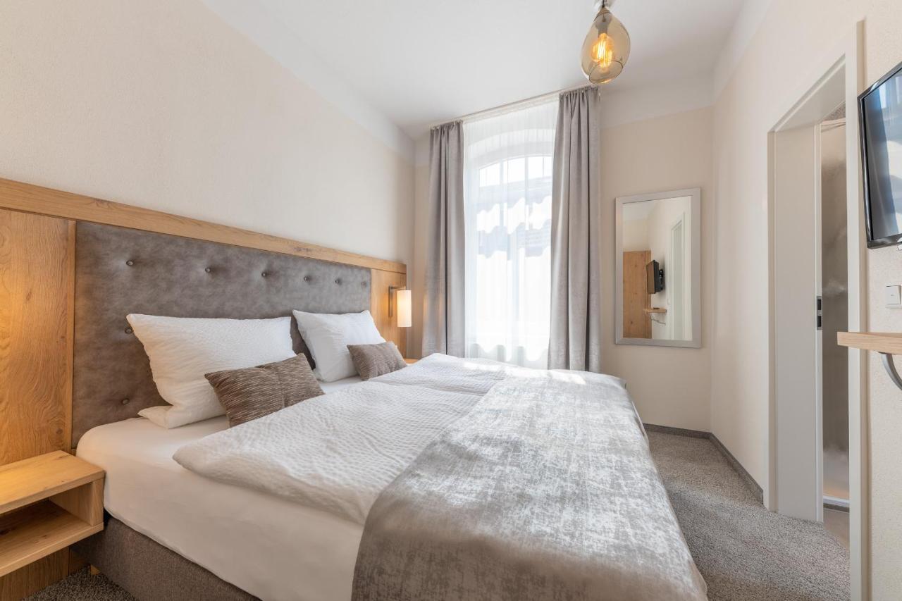 24/7 Selfcheckin Hotel Leer Bagian luar foto